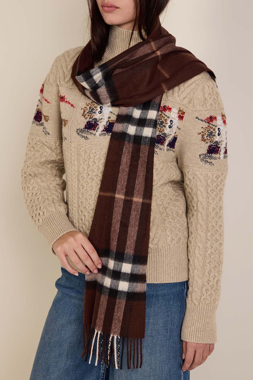 תמונת כל הלוק של צעיף קשמיר